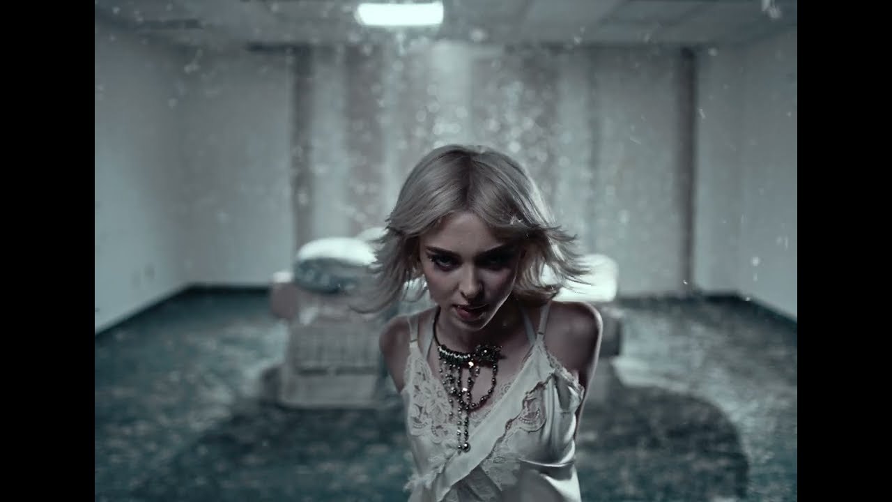 SOPHIE POWERS – Move With Me