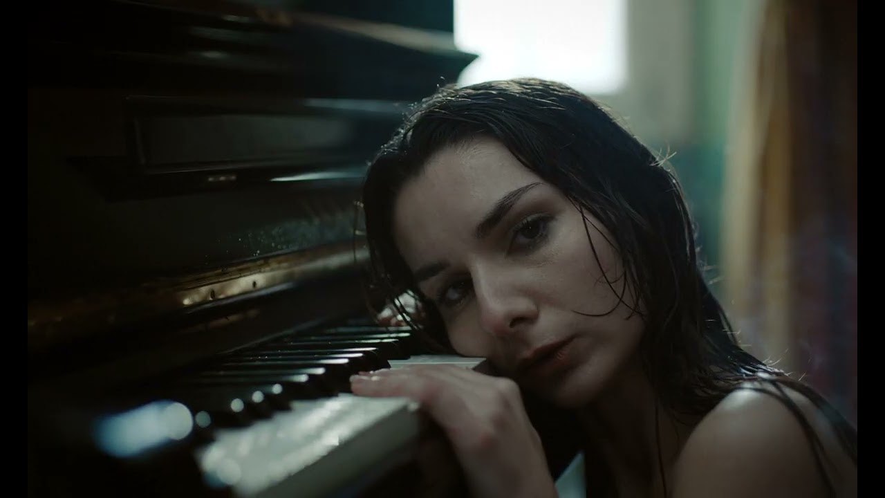 Carla Schmitt – Red Ambition